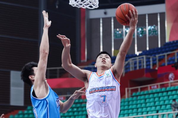 山东男篮以83比69战胜宁波，夺得CBA夏季联赛三连胜