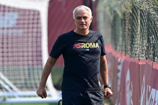 穆帅能否带领托特纳姆热刺实现赛季首个英超冠军？