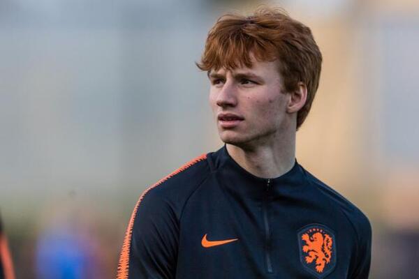 范登博格加盟美因茨，利物浦借出中卫助力德甲挑战