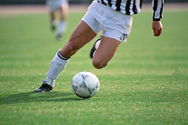 有哪些门将改踢前锋最成功的人？