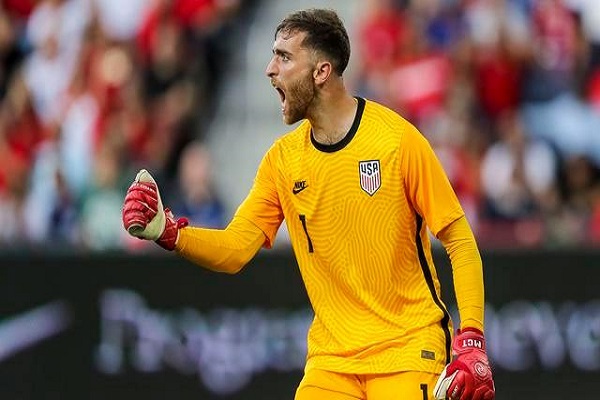 守门猛将特纳选择诺丁汉森林，为新挑战披甲