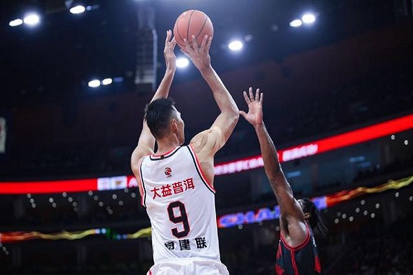 CBA联赛中有没有球队连续多场比赛得分超过100分的纪录？