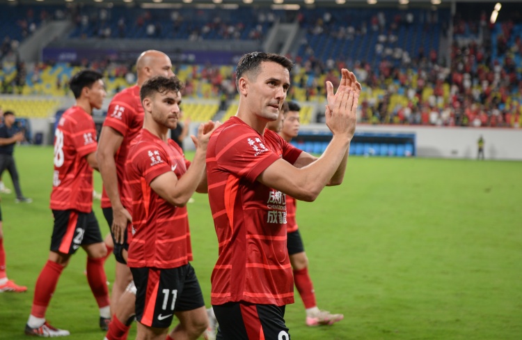 川媒：打响“反攻泰超”第一枪，全国球迷聚焦今晚凤凰山